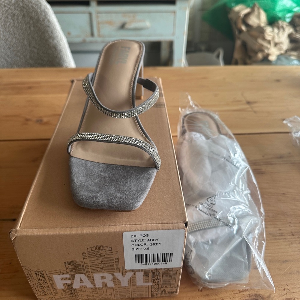 Farylrobin Women's Silver and Gray Heeled Sandals with sparkle size 9.5